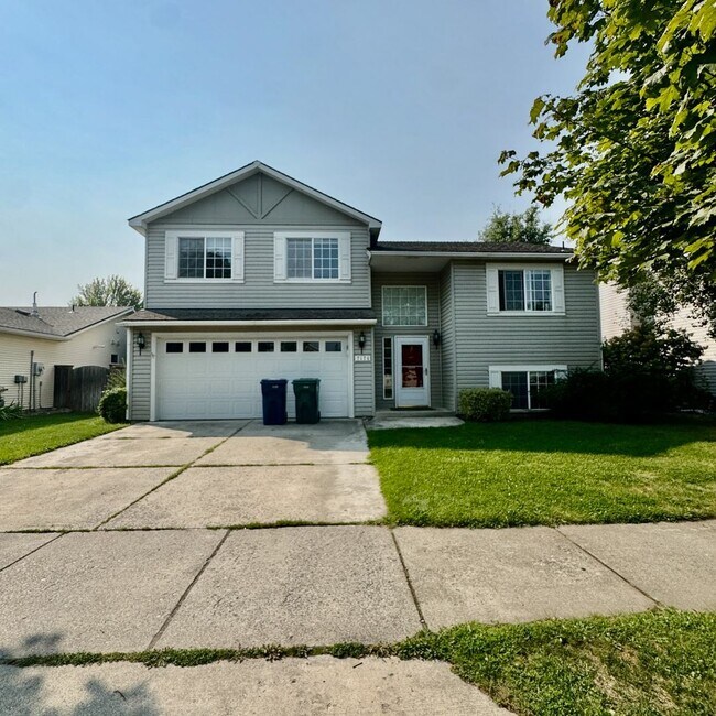 Primary Photo - Charming 4 bedroom in a great neighborhood!