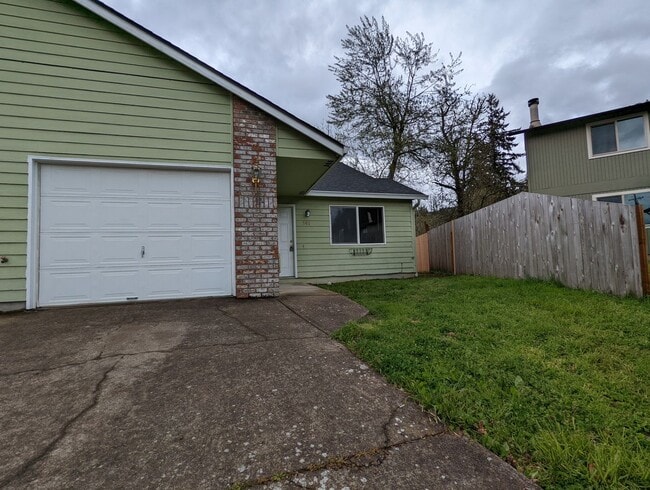 Building Photo - 2-Bedroom, 1-Bath Duplex In Thurston Area of Springfield!