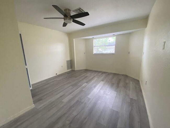 Building Photo - 3568 Middletown St