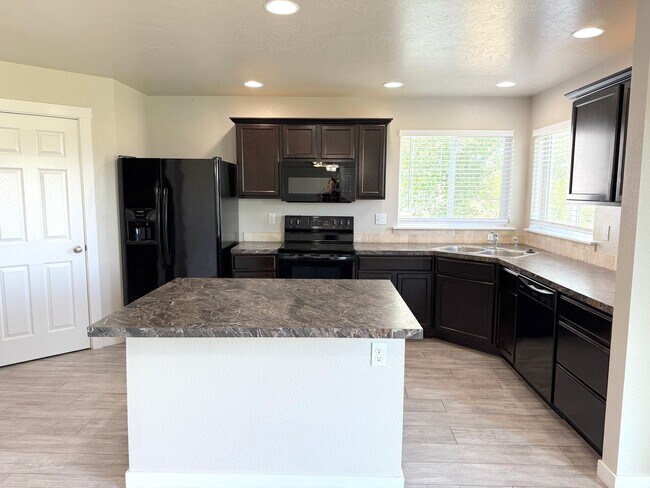Building Photo - 4-Bedroom Home with 3-Car Garage