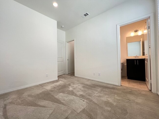 Building Photo - Wonderful 3 Bedroom 3 Bathroom Anaheim Condo in Gated Community
