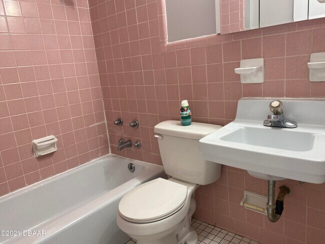 Building Photo - 732 N Halifax Ave