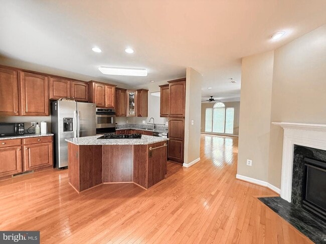 Building Photo - 4228 Lower Park Dr