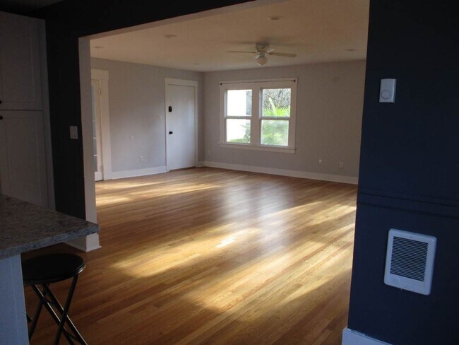 Building Photo - 505 N L St