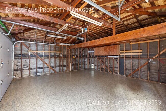 Building Photo - 821 Moana Dr
