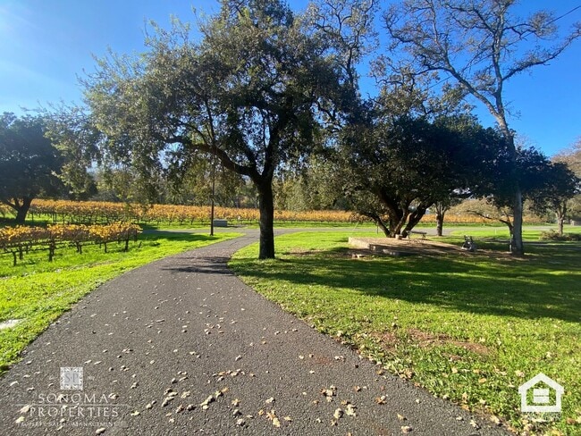 Building Photo - Stunning 3 Bedroom / 3 Bathroom Home Surrounded by Vineyards & Breathtaking Views