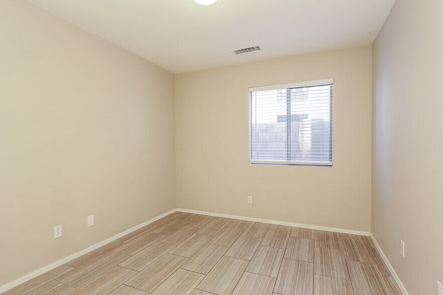 Building Photo - 2525 S 109th Dr