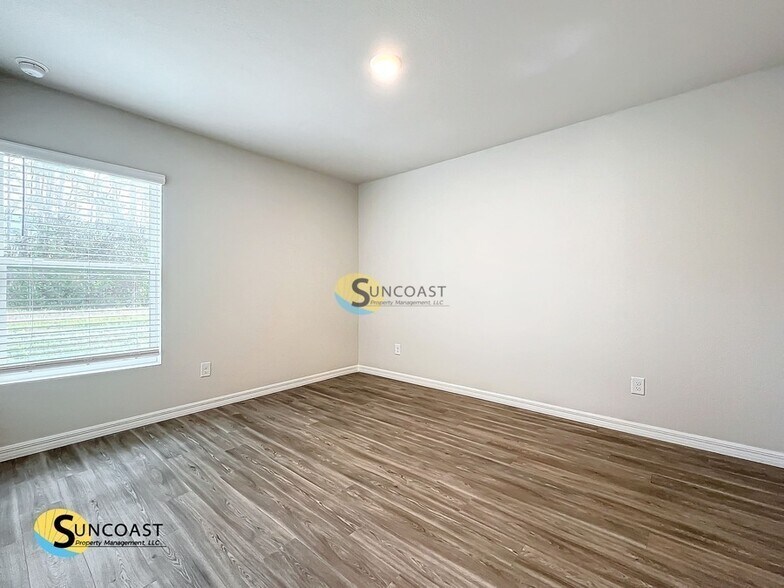 Building Photo - 2012 NW Juanita Pl