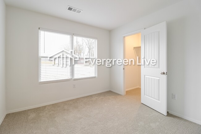 Building Photo - 171 Meadow Dr