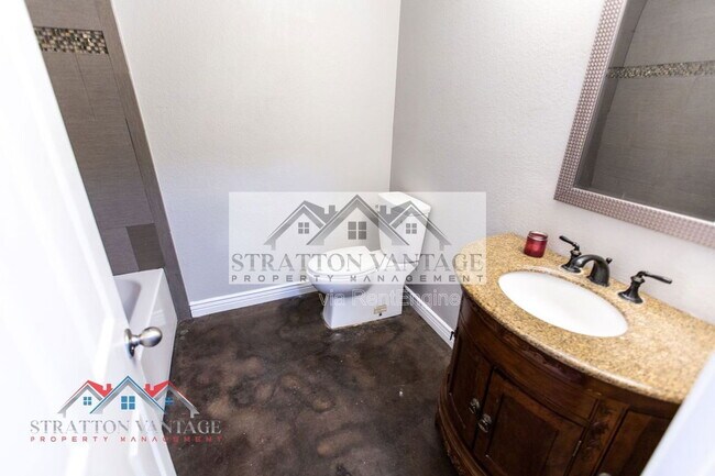 Building Photo - 4821 N 92nd Ln