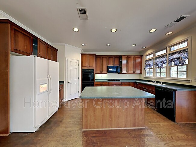 Building Photo - 1040 Queensgate Dr SE