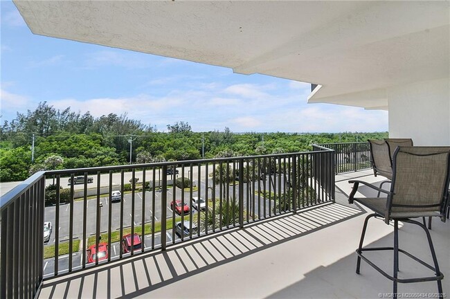 Building Photo - 10044 S Ocean Dr