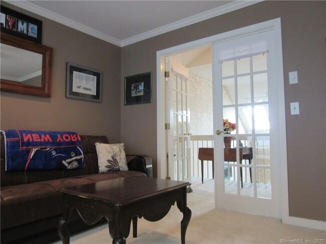 Building Photo - 18 Fox Run