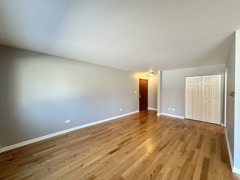 Building Photo - 1639 Oakwood Ave