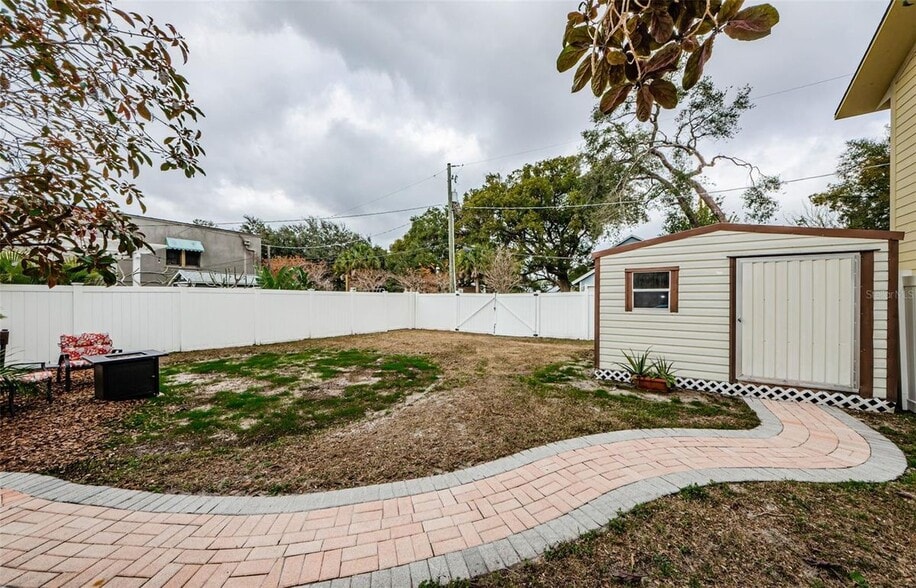 Building Photo - 308 E Ross Ave