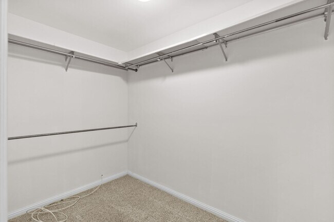 Building Photo - Spacious 1,440 SF Central West End Home with Garage Parking, Pool Access & Close to BJC/WashU