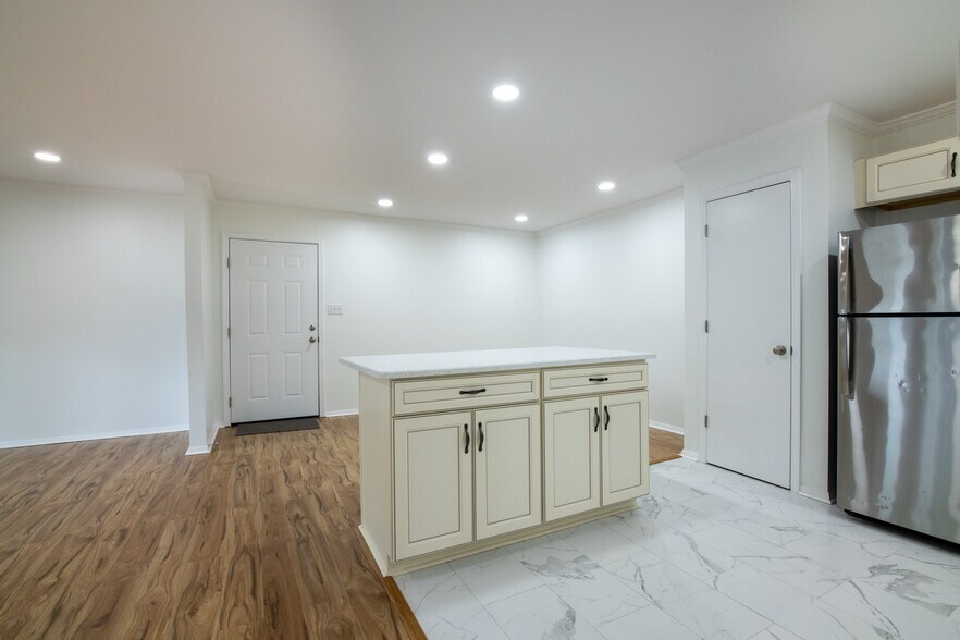 Building Photo - 500 Woodland Dr
