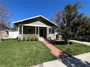 Building Photo - Charming Home