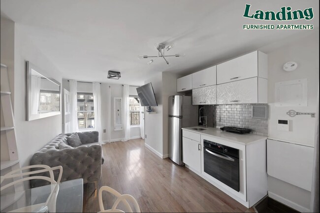 Building Photo - 371 E 10th St