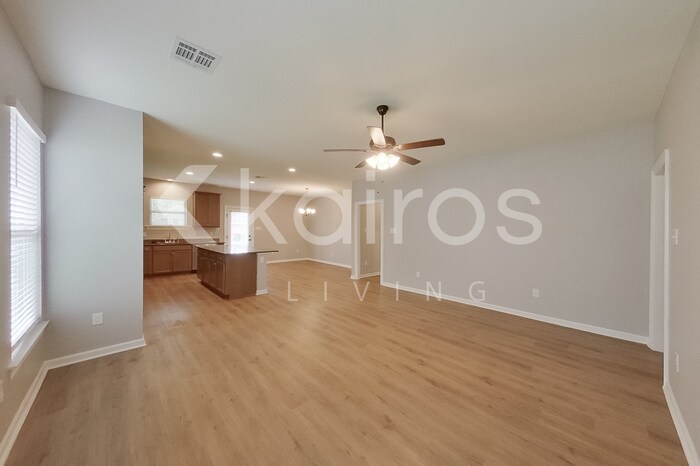 Building Photo - 201 Salvat Dr