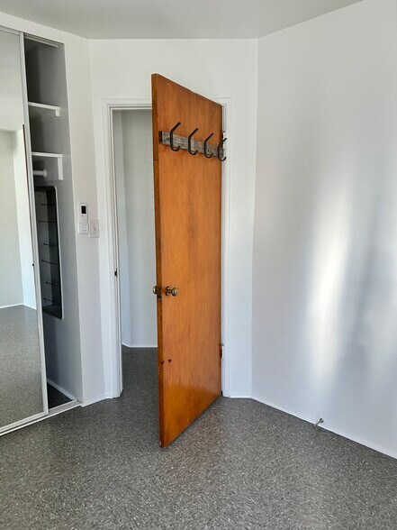 Building Photo - 3666 Villa Ter