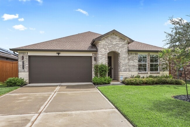 Primary Photo - 2612 Golden Palms Ln