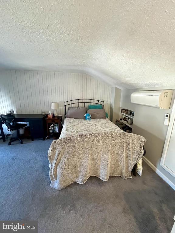 Building Photo - 125 Maple St