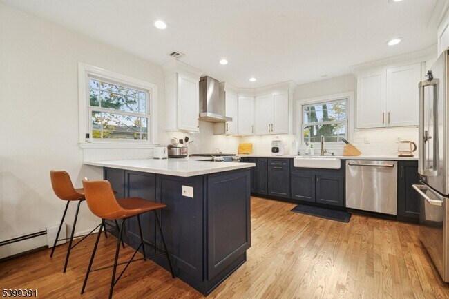 Building Photo - 17 Edison Dr