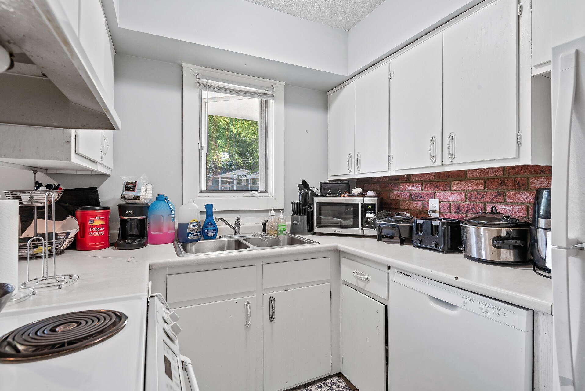 Building Photo - 968 Gershwin Ave N