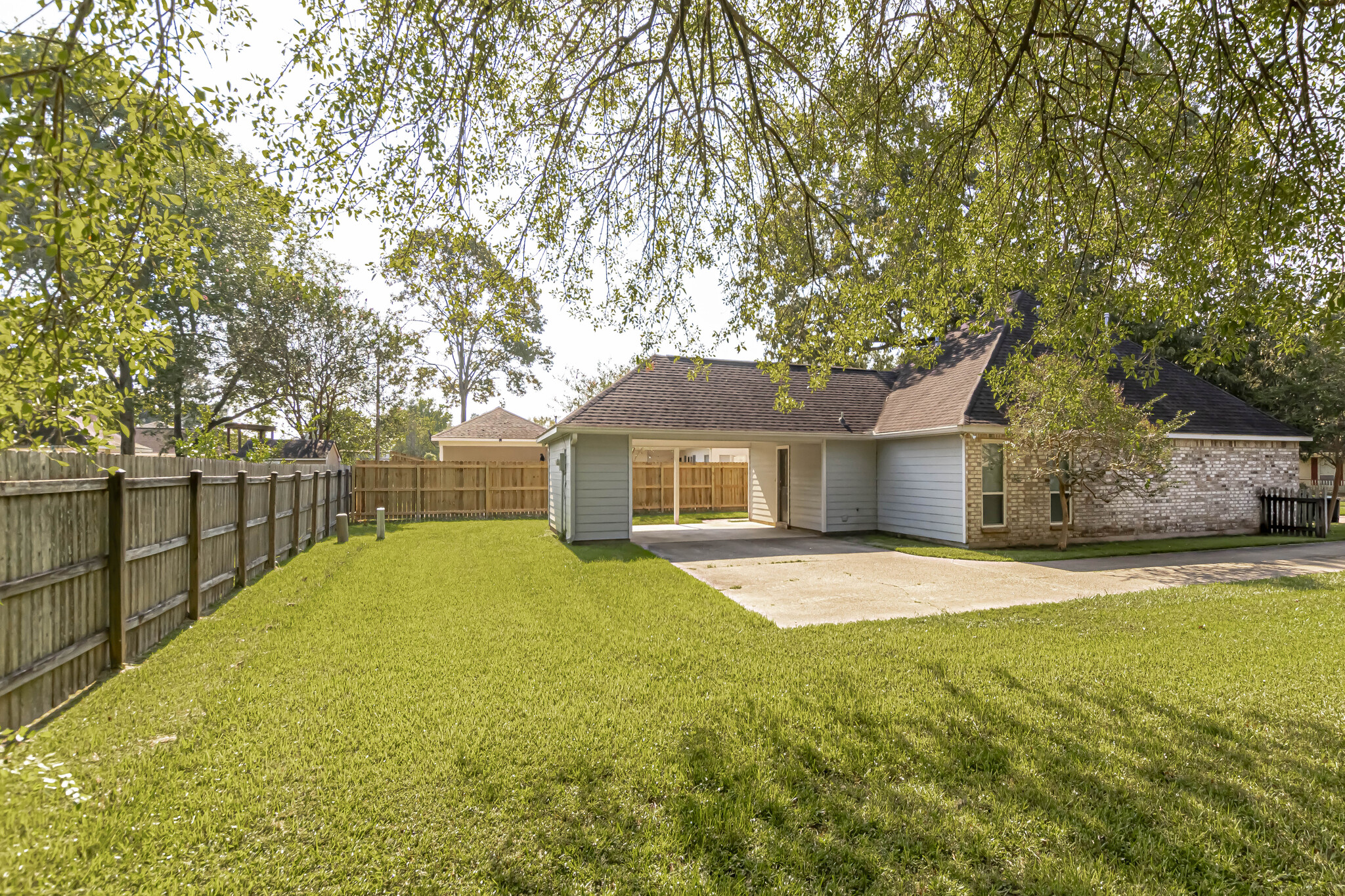 Building Photo - 13333 Parwood Ave
