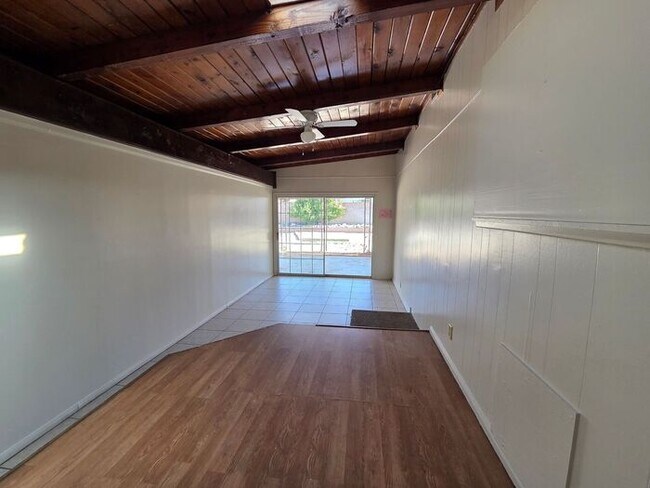 Building Photo - Newly available