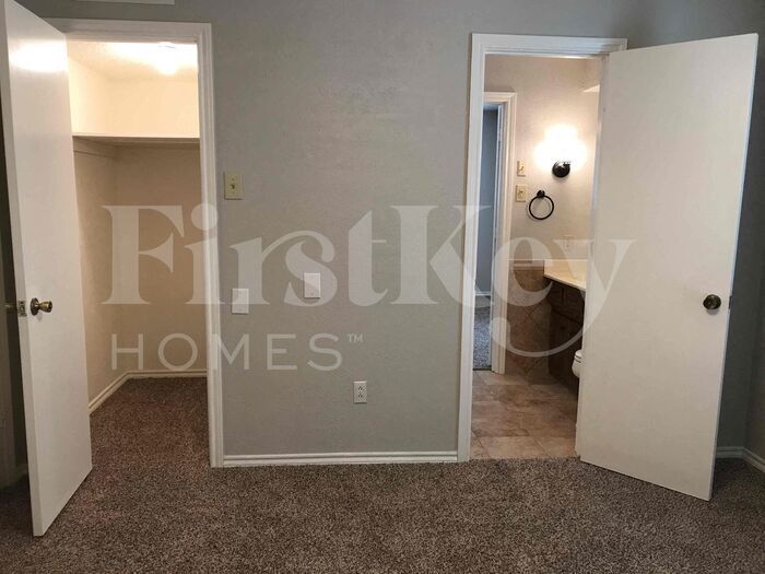 Building Photo - 4026 Cedar Creek Dr