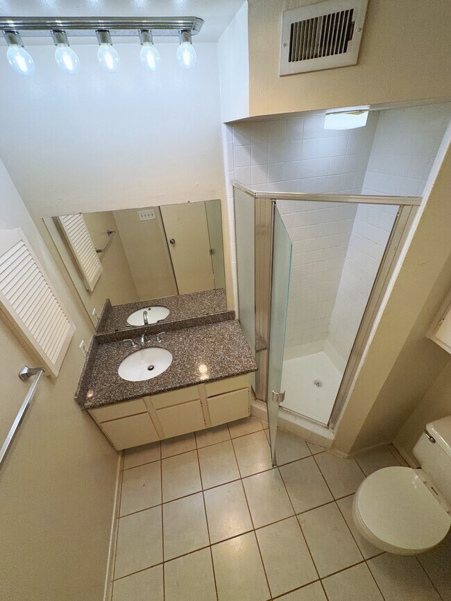 Building Photo - 2210 Dorrington St