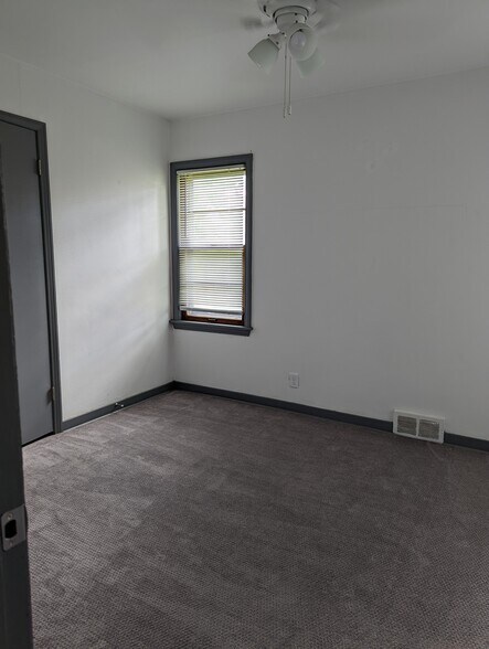 Building Photo - 3141 S 48th St