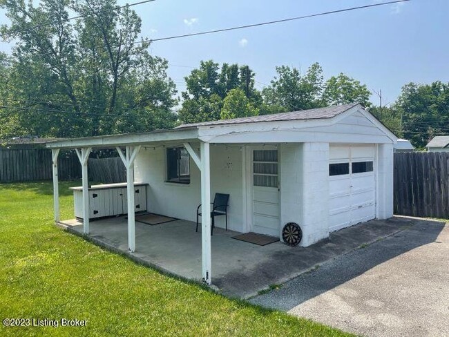 Building Photo - 628 Harris Pl