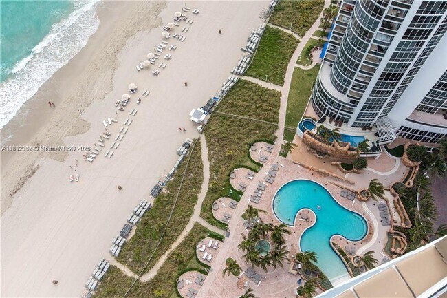 Building Photo - 18201 Collins Ave