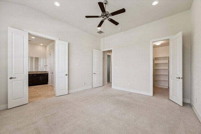 Building Photo - 1815 Crestdale Dr