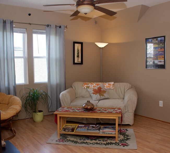 Building Photo - 125 Pleasant St