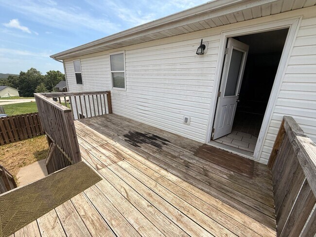Building Photo - Beautiful Split Level in Northern Heights