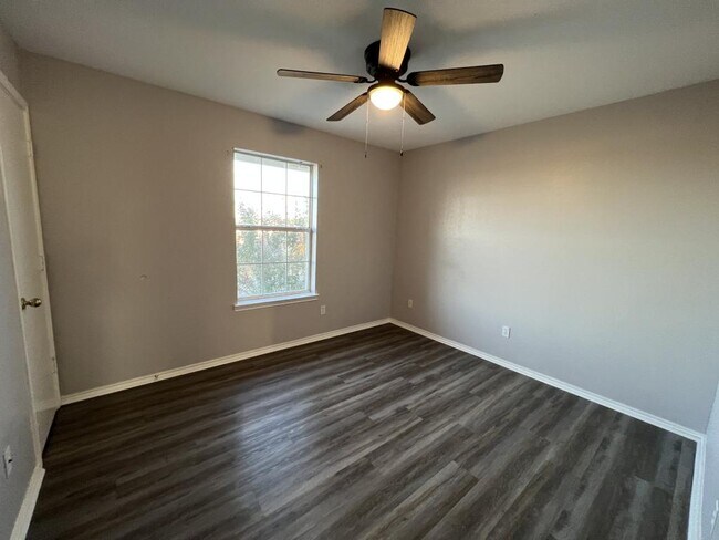 Building Photo - 5908 Greengate Dr