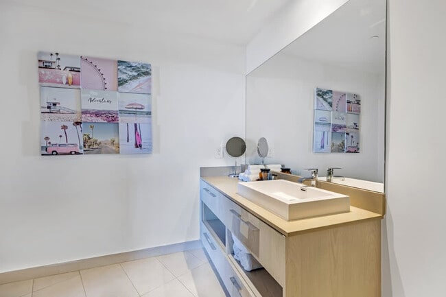 Building Photo - 4011 S Ocean Dr