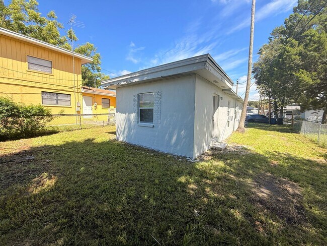 Building Photo - 1163 Engman St