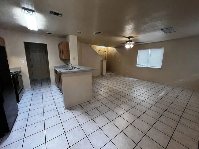 Building Photo - 826/828 Sagewood