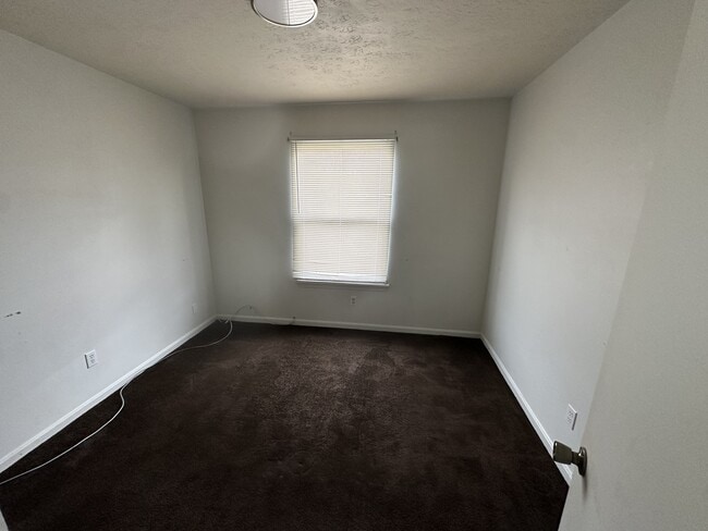 Building Photo - 10404 Greentree Ln