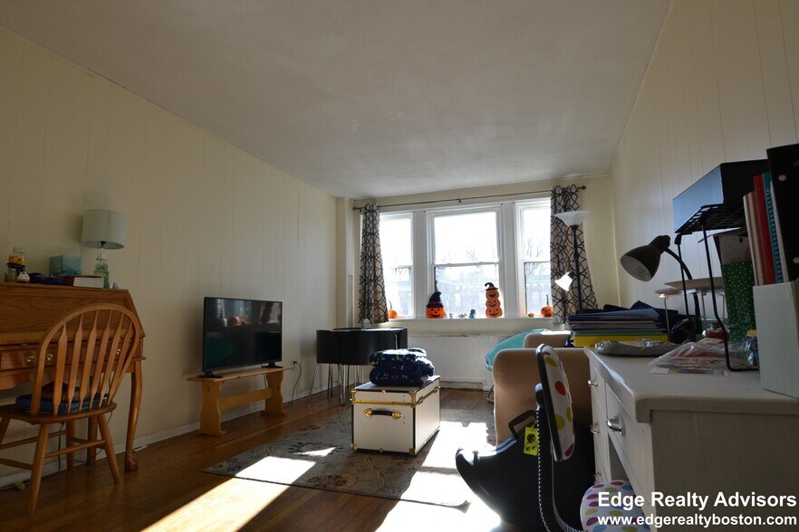 Building Photo - 1999 Commonwealth Ave