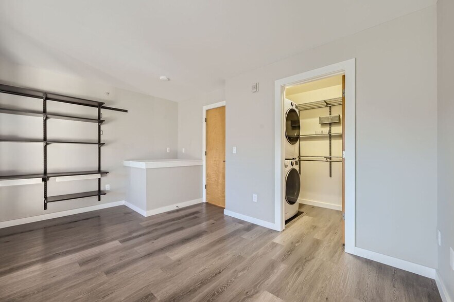 Building Photo - 3220 Foundry Pl