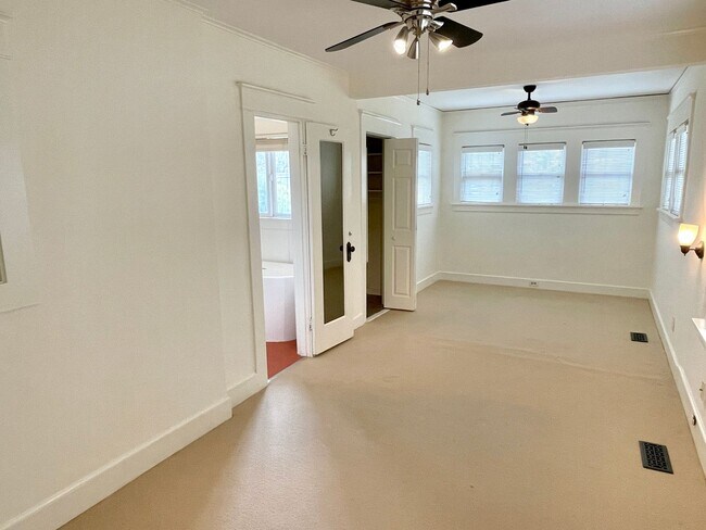 Building Photo - Classic 1922 Alameda Home with Beautiful A...