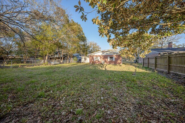 Building Photo - 3 Bed 2 Bath home in Pascagoula near the beach.