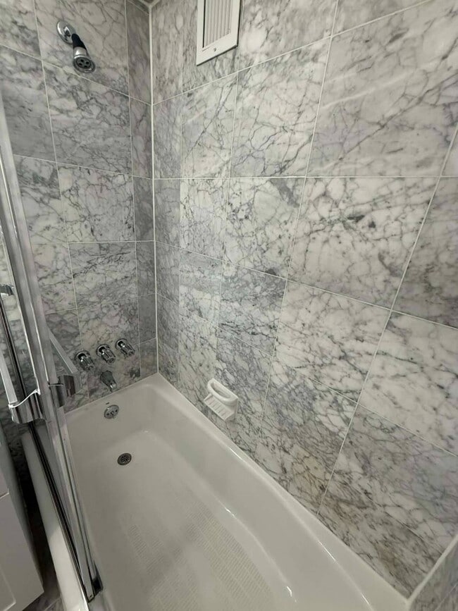 Building Photo - 305 W 13th St