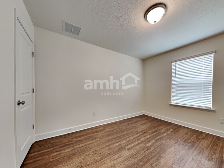 Building Photo - 8583 Highfield Ave